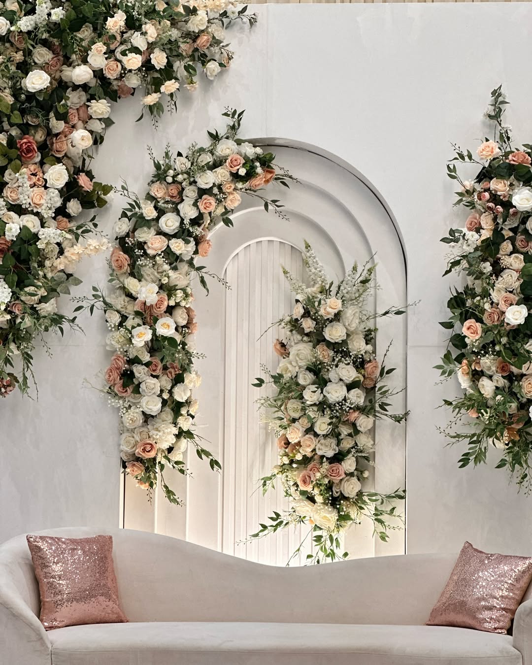 Floral sweetheart stage at The Pearl Event Center